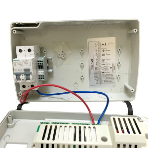 Caja Control THE120 220v/1ph/50-60hz IP65
Braker Siemens 5SU9 356 RCBO C25, 2 x Sensor NTC
5 Salidas, 2 Entradas Sensores, 3 Entradas Digitales, RS485, Max 25Amps Caja Control THE120 220v/1ph/50-60hz IP65
Braker Siemens 5SU9 356 RCBO C25, 2 x Sensor NTC
5 Salidas, 2 Entradas Sensores, 3 Entradas Digitales, RS485, Max 25Amps