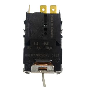 Danfoss 077B7100 Termostato de control Refrigerador comercial 1 puerta 077B7100 077B0967L Cut-in Frio -9.5C Cut-out Frio -18.0C Cut-in Caliente +8.5C Cut-Out Caliente +3.0C Capilar 1200mm
B0